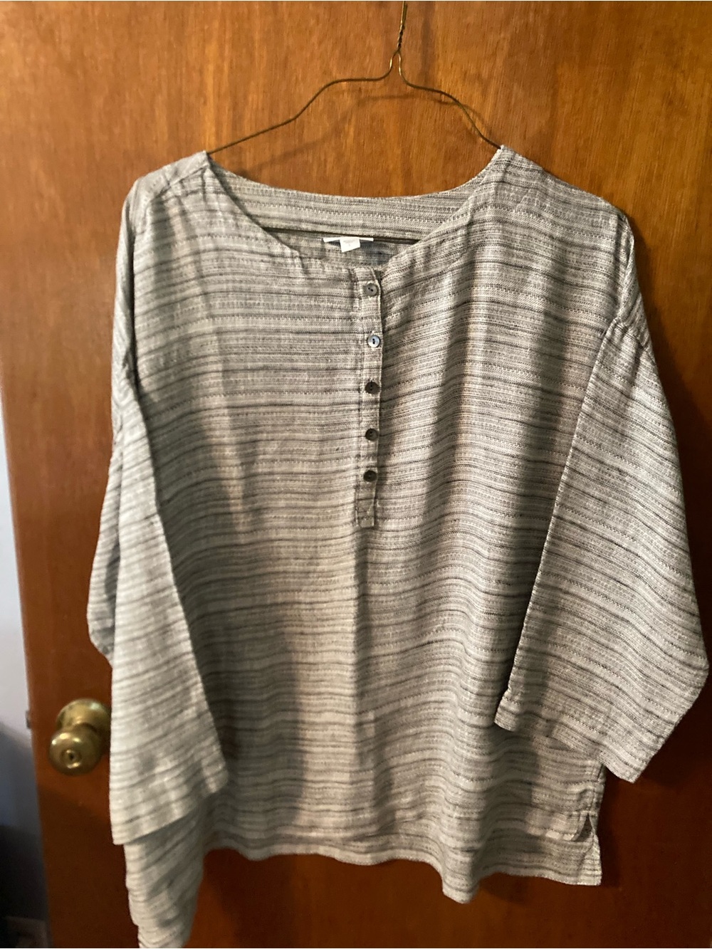 Woman’s Lightweight Gray Striped Tunic  Long-Sleeve Shirt